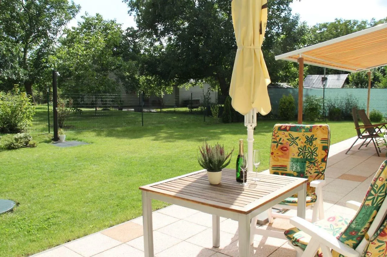 Lovely Apartment, Garden, Parking, Wifi, Netflix Praga 0*,