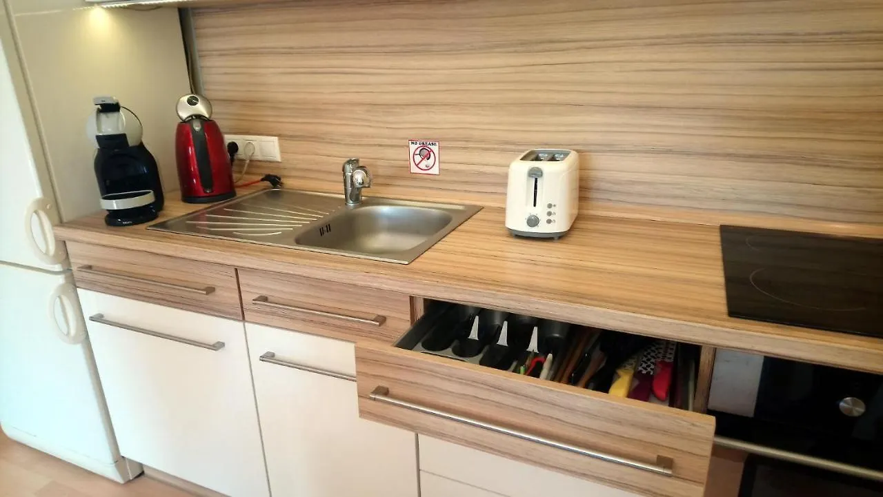 Lovely Apartment, Garden, Parking, Wifi, Netflix Prag Apartment