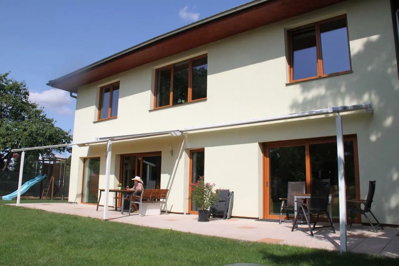 Lovely Apartment, Garden, Parking, Wifi, Netflix Prag