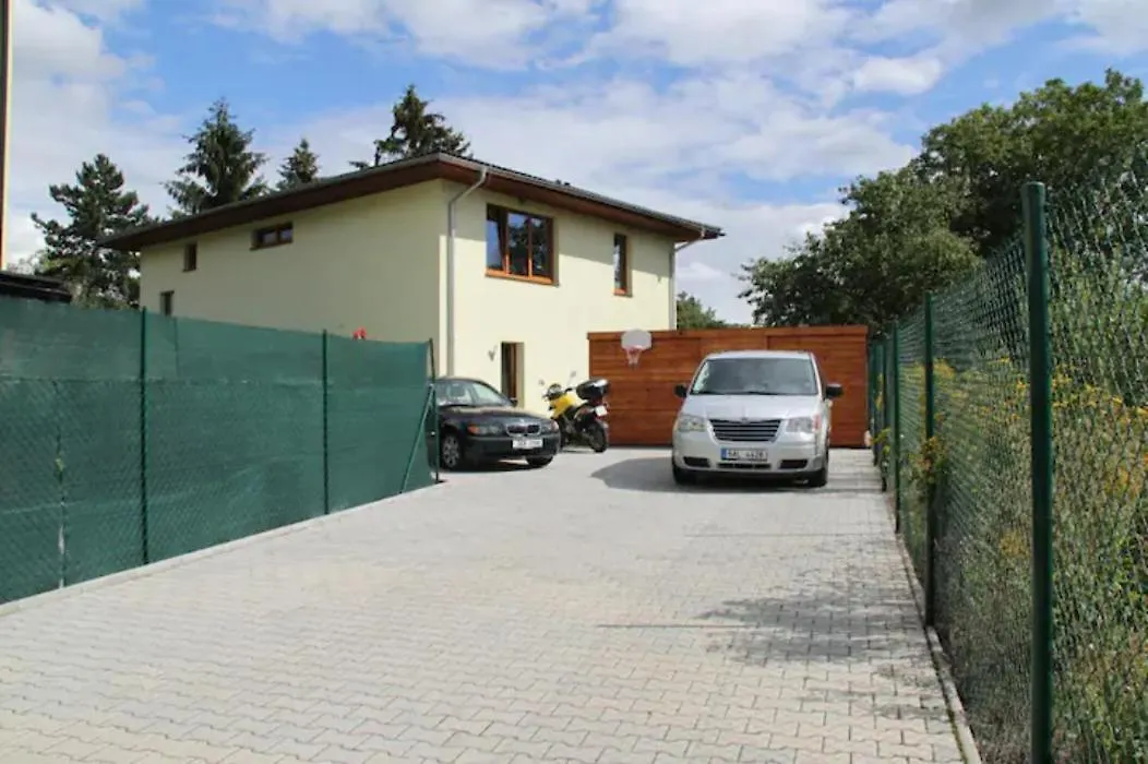 Lovely Apartment, Garden, Parking, Wifi, Netflix Prague