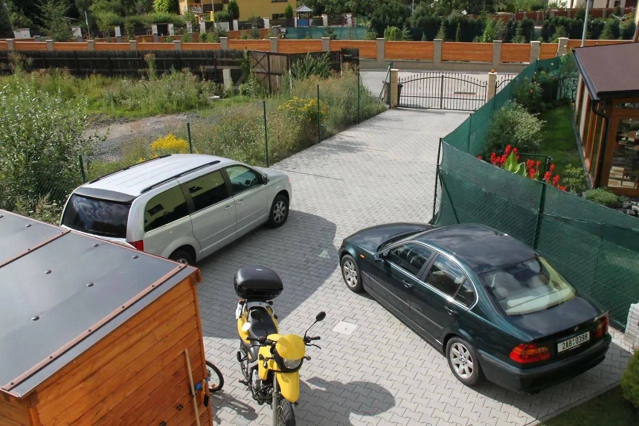 Lovely Apartment, Garden, Parking, Wifi, Netflix Prague Apartment